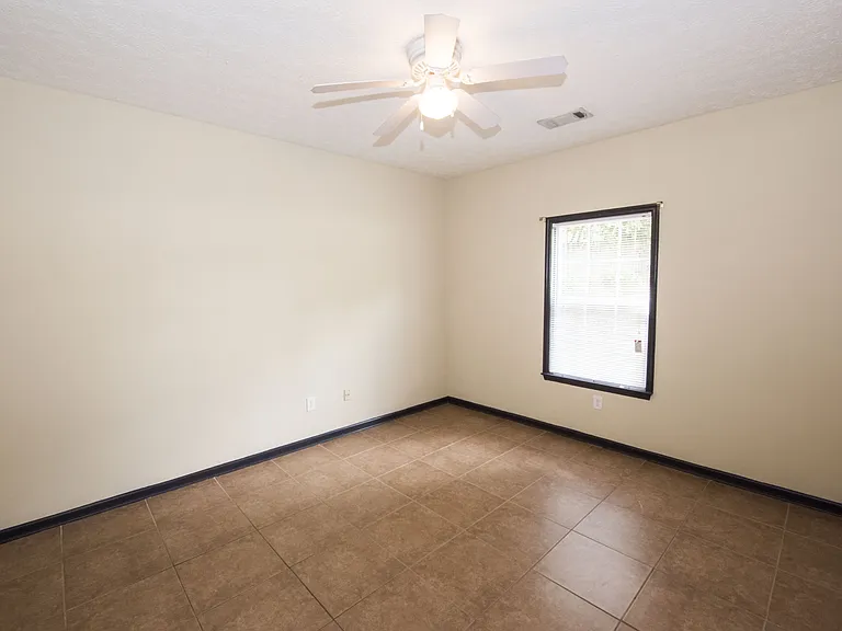 832 Harvard Dr #NA — Photo 3