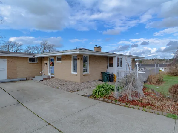 23 Caie Cres, Yarmouth, NS B5A 1N5