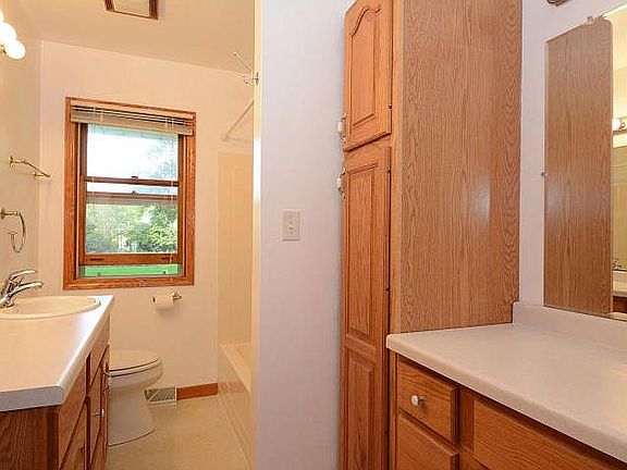 5th image of N68W20988 Fairview Dr