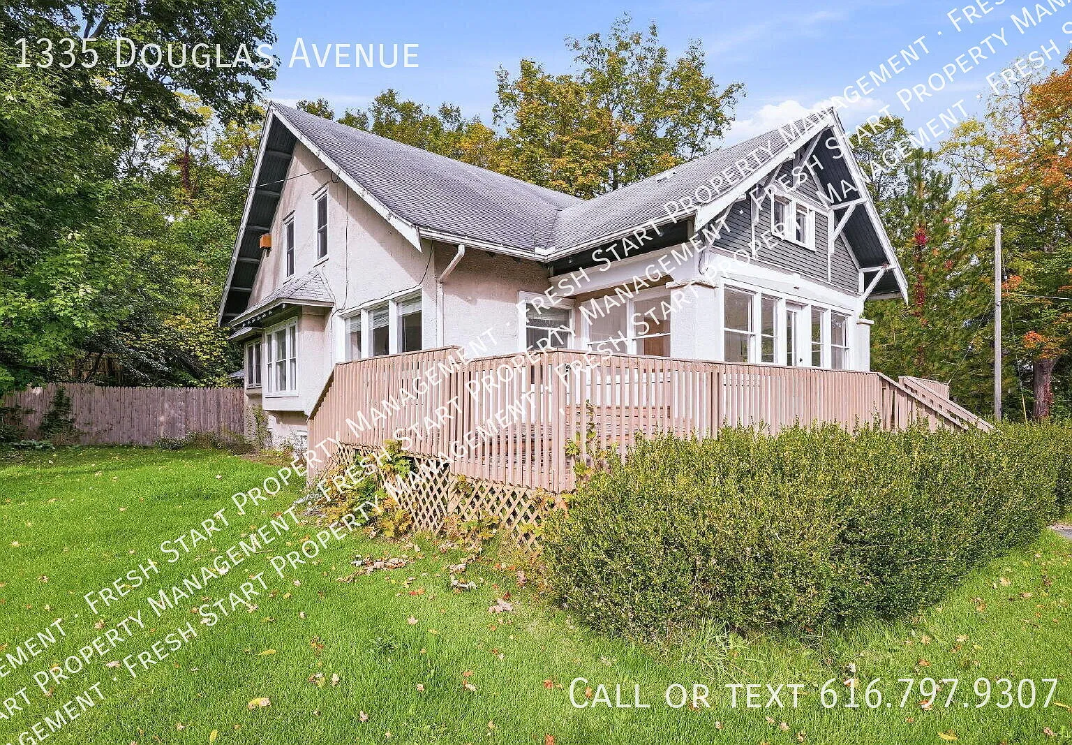 Charming 3-Bedroom Retreat with Spacious Living at 1335 Douglas Avenue, Kalamazoo! — Photo 4