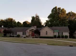 620 Deer Lake Dr W, Carbondale, IL 62901