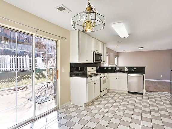 4th image of 17259 Larkin Dr