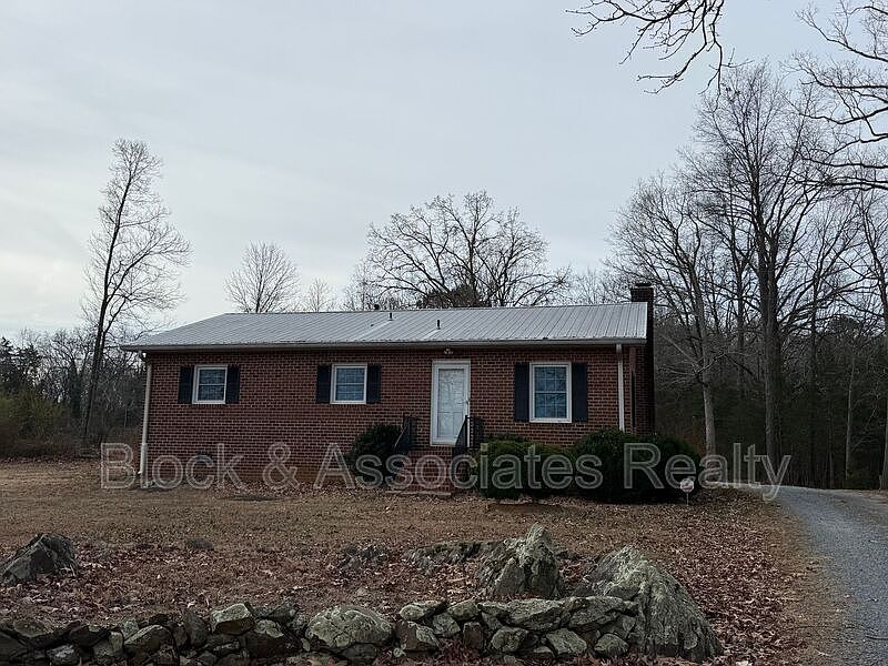 1st image of 161 Crescent Dr