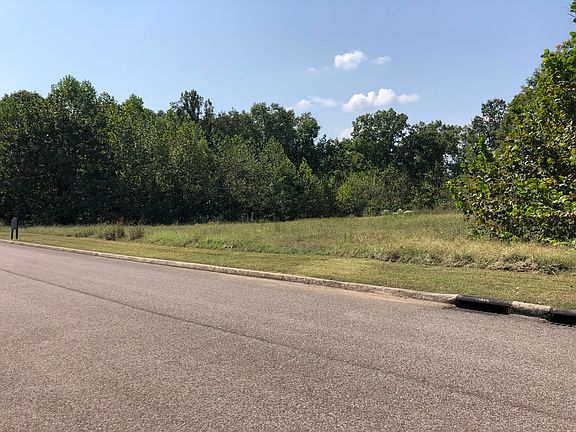 2nd image of 2517 N Woodland Reserve Ln