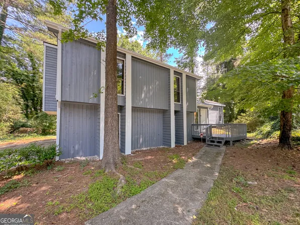 899 Post Road Cir, Stone Mountain, GA 30088