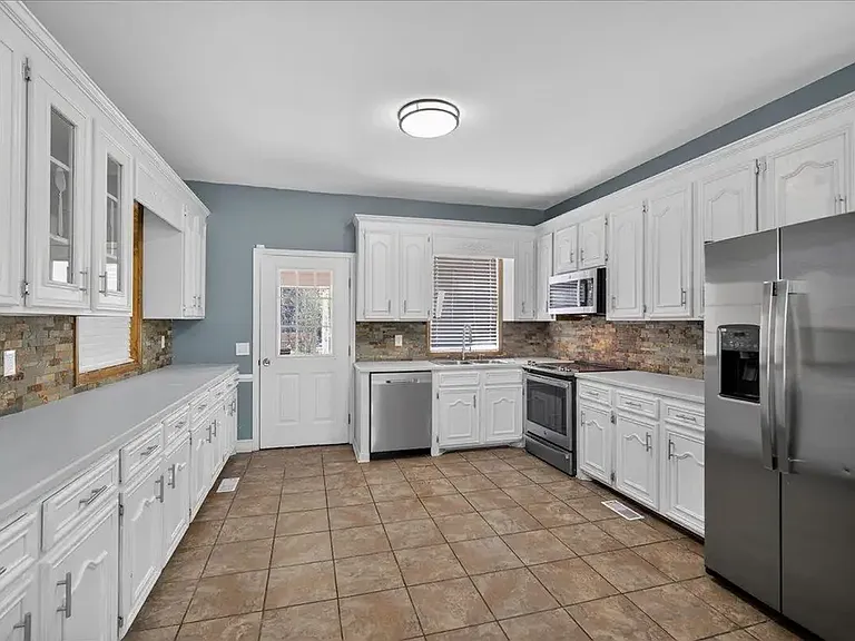 1032 Lynch Rd — Photo 18