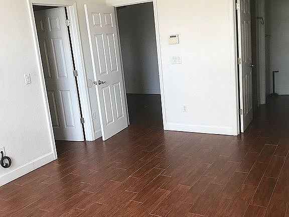 3rd image of 3850 Silverlake Way