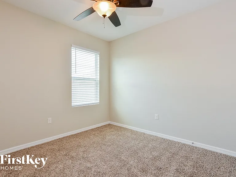 915 Freedom Blvd — Photo 10