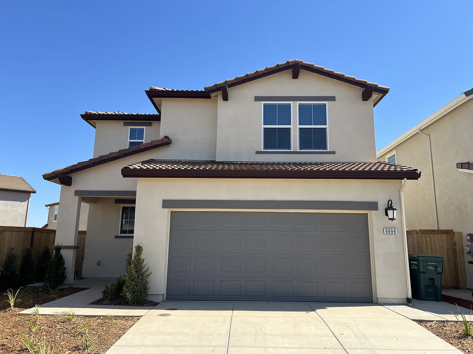3 bed, 2.5 bath, 1556 sqft, $2,995 — Photo 2