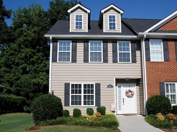 1502 Bentgrass Ln, Dalton, GA 30721
