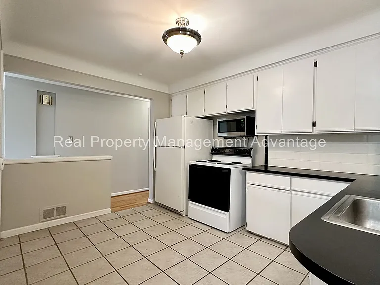 1304 S Wilson Ave — Photo 12