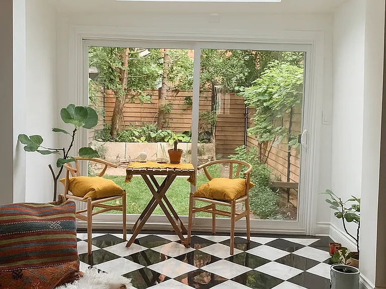 Kitchen corner with view on garden