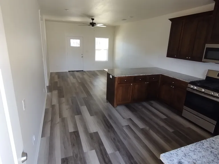 611 N Border Ave #300 — Photo 4