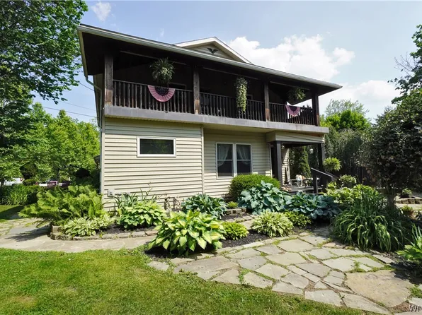 6213 Old Lake Shore Rd, Lake View, NY 14085