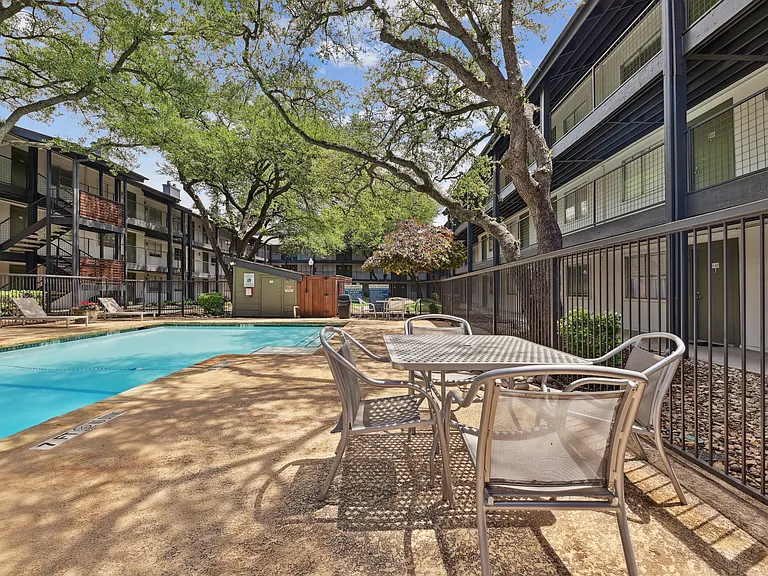Riverfalls at Bellmar — Photo 14