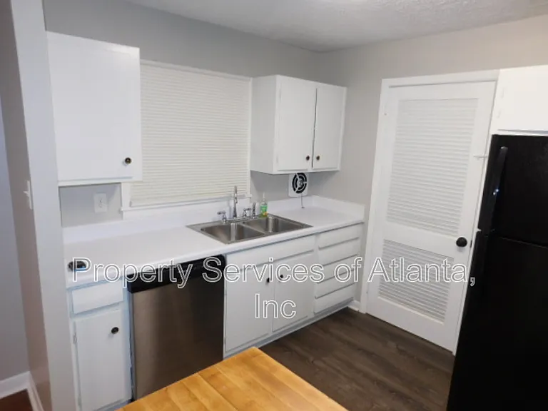 1170 Baker Ln — Photo 8