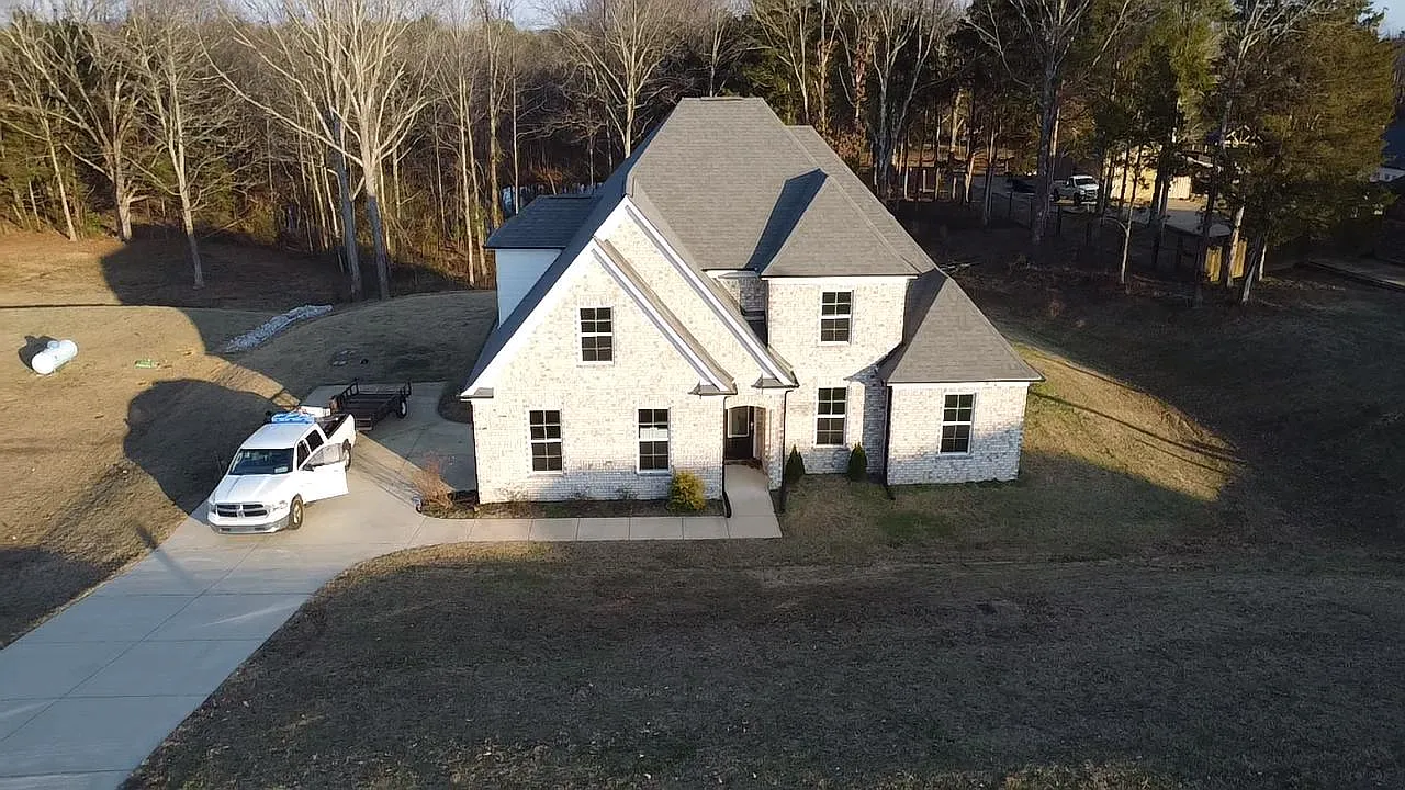 5 bed, 2648 sqft, $6,495 — Photo 1