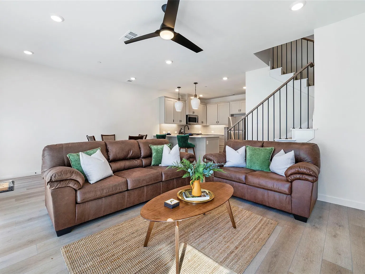 2 bed, 2.5 bath, 1415 sqft, $2,700 — Photo 3