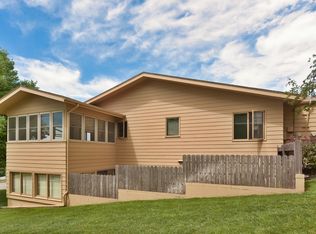 7904 Park Dr, Ralston, NE 68127