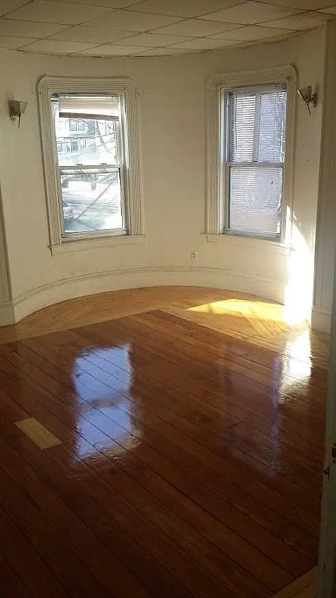 6 bed, $5,000 — Photo 2
