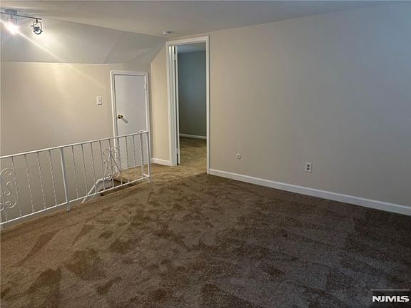 5th image of 41 William St Floor 2