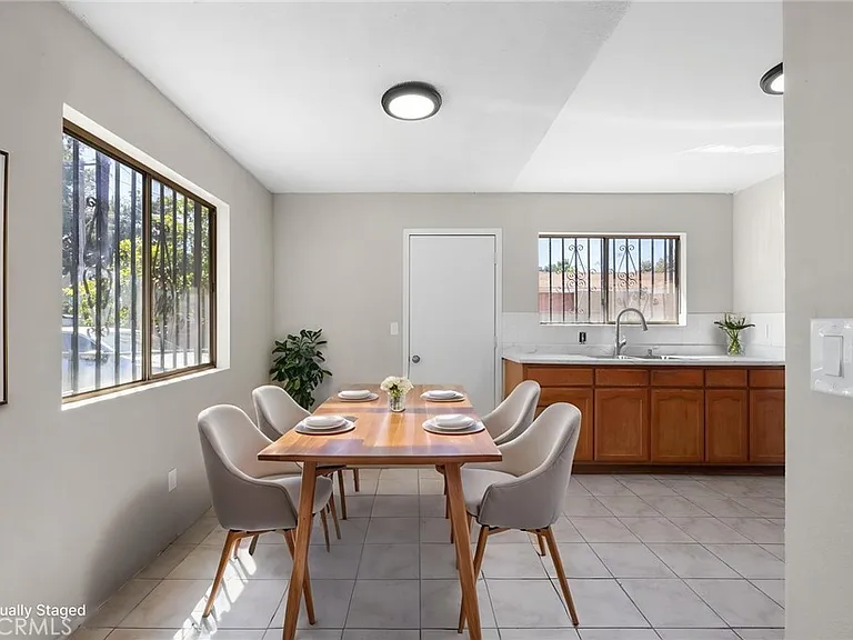 207 E Flora St — Photo 10