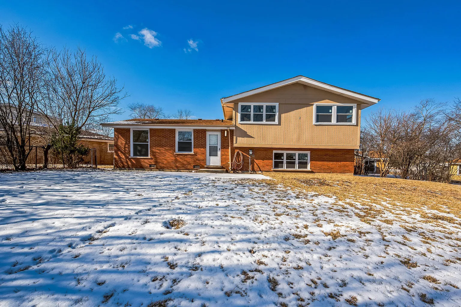 3203 Oak Ct photo 1