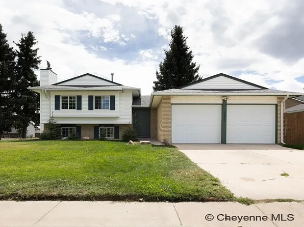 5415 Rangeview Dr, Cheyenne, WY 82001