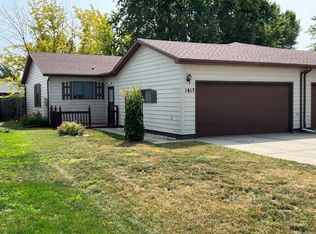 1817 15 1/2 St SW, Minot, ND 58701
