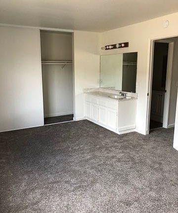 4th image of 422 Avocado Ave #2
