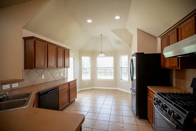 8000 Raintree Dr — Photo 4