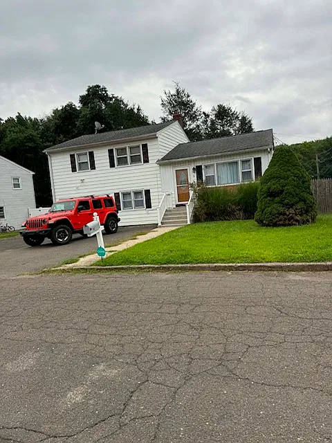 5 bed, 1800 sqft, $4,000 — Photo 1