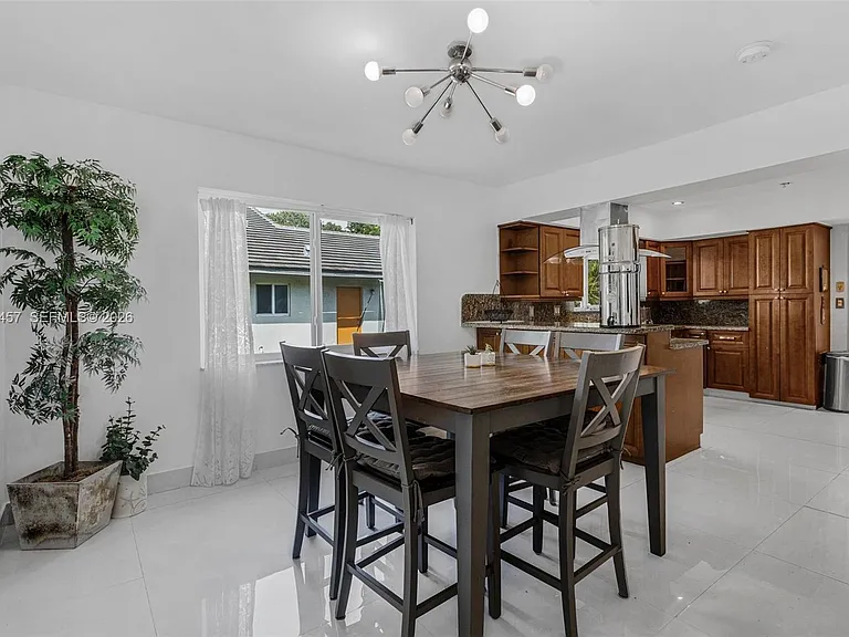 633 N Crescent Dr — Photo 22