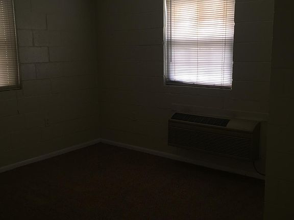 4th image of 1411 S Broadway St