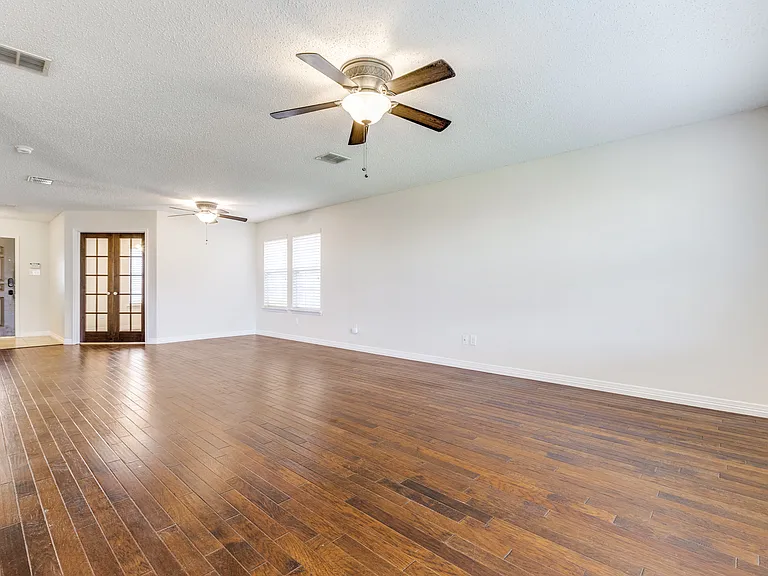2112 Royal Acres Trl — Photo 6