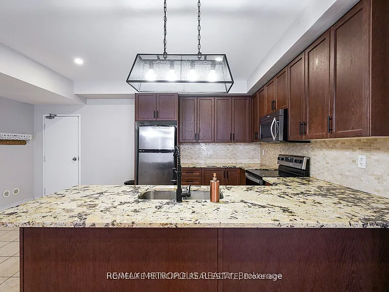9621 Jane St #6 — Photo 9