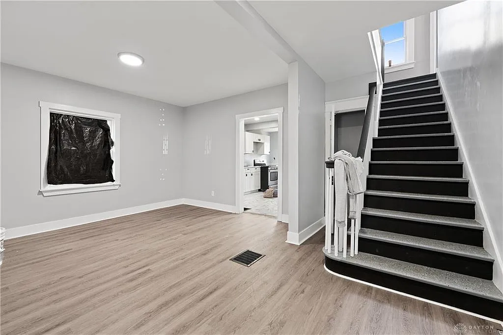 Building Photo - 452 Allwen Dr