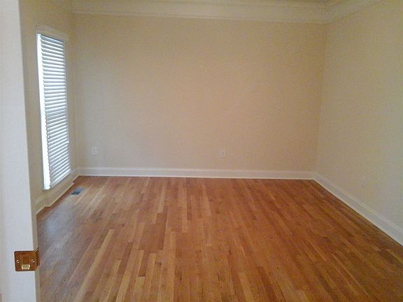 4th image of 140 Camden Way