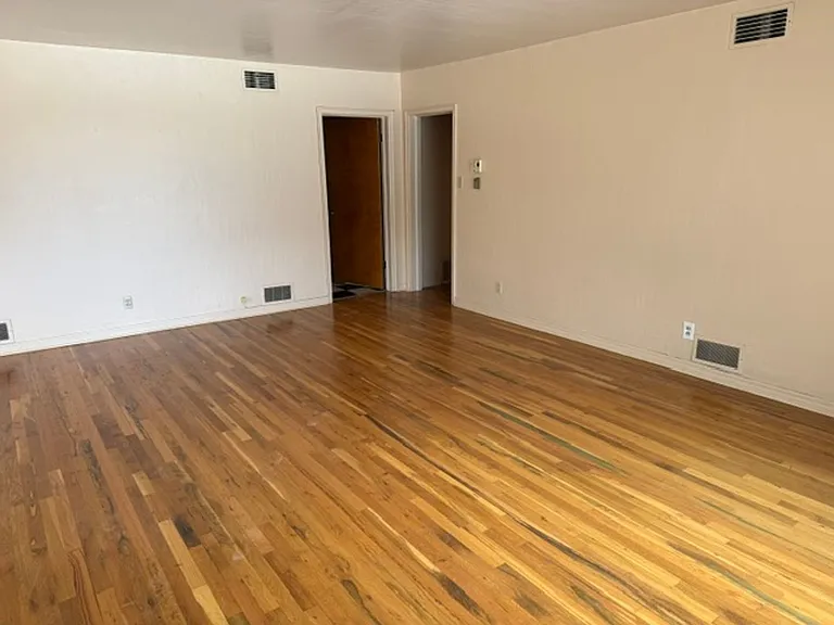 1810 N Juniper Ave — Photo 2