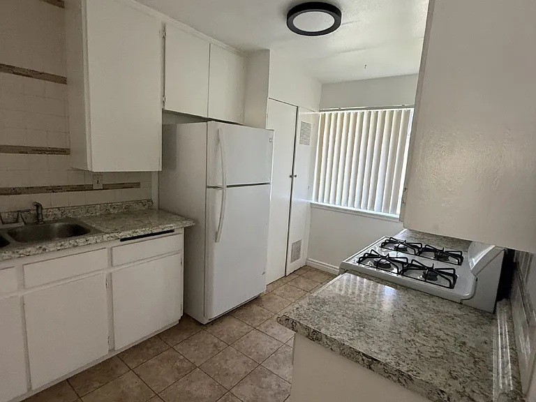 4607 Plaza Ln #D — Photo 2