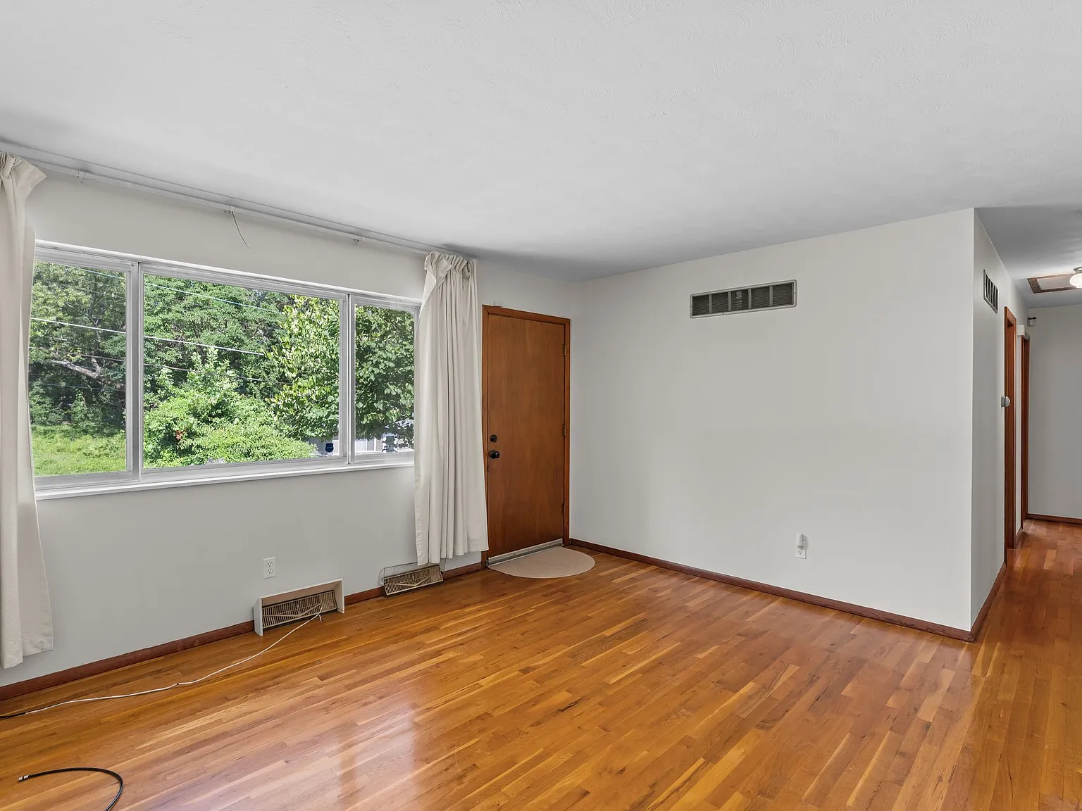 Everyone Deserves a Home. Section 8 Welcome! Bring Your Care and Make This Beautiful Space Yours — Photo 2