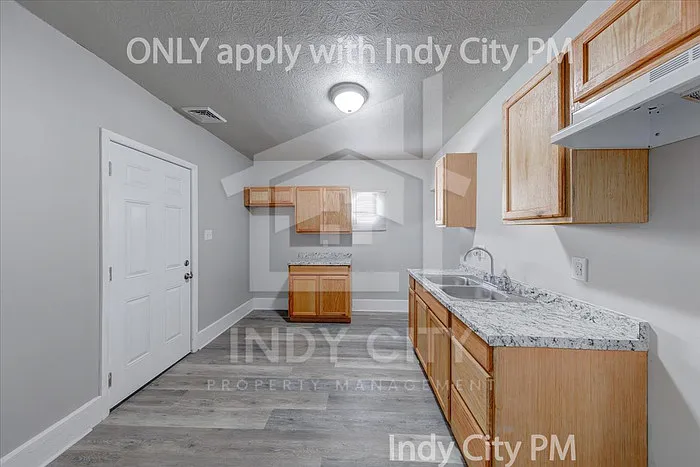 53 E Raymond St — Photo 15