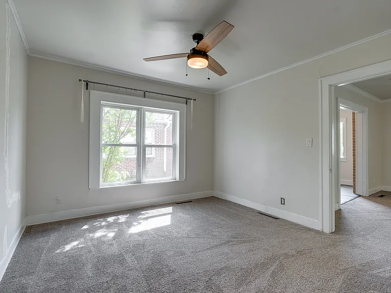 820 E 17th St — Photo 11
