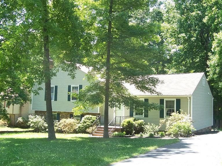 1st image of 207 Powhatan Dr