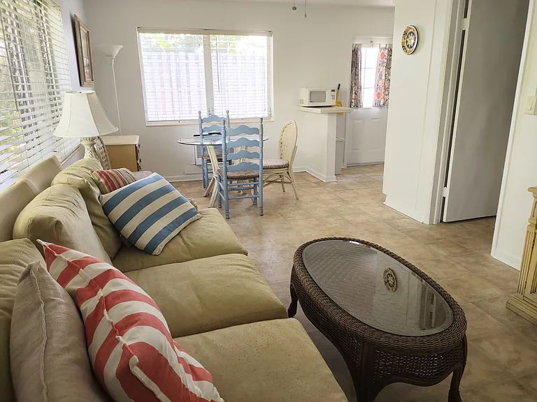 411 Seasage Dr — Photo 10