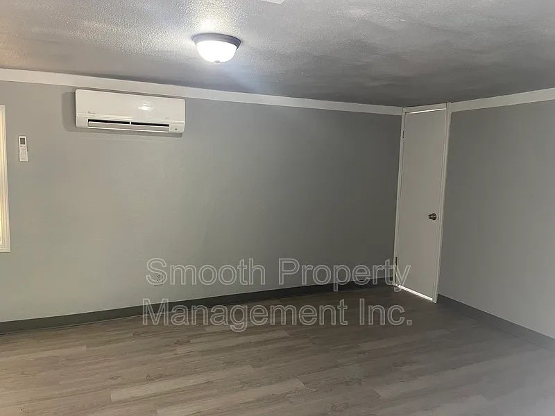 2 bed, 1.0 bath, 700 sqft, $1,100 — Photo 2