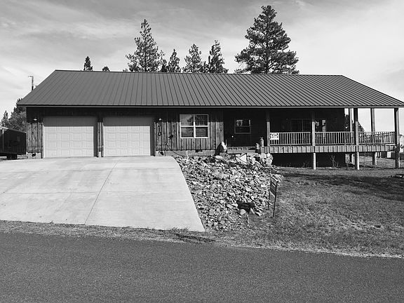 B&W Front of House