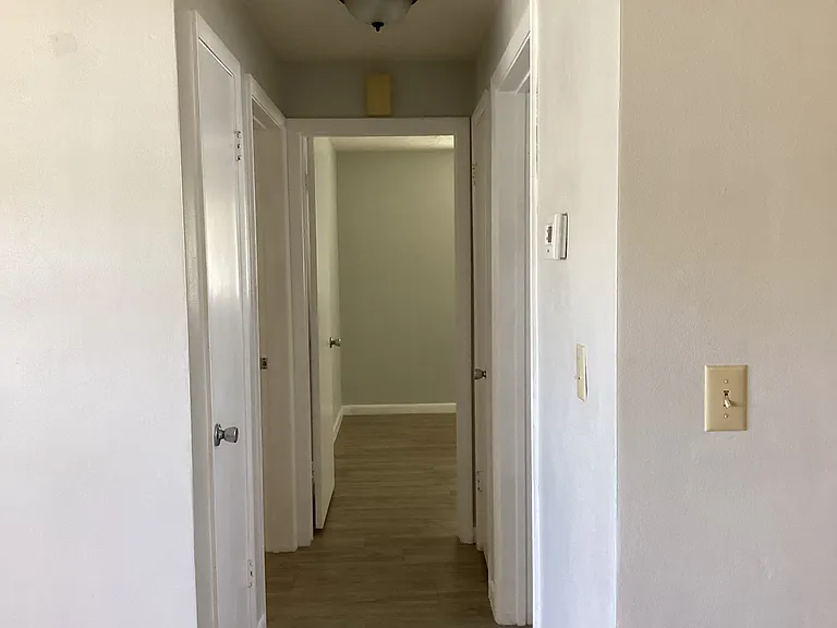202 S Jackson St — Photo 17