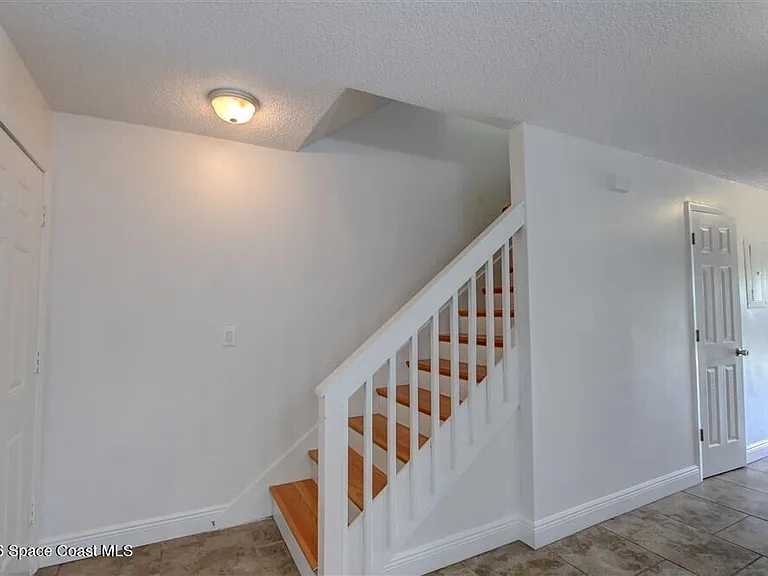283 E Towne Pl — Photo 15
