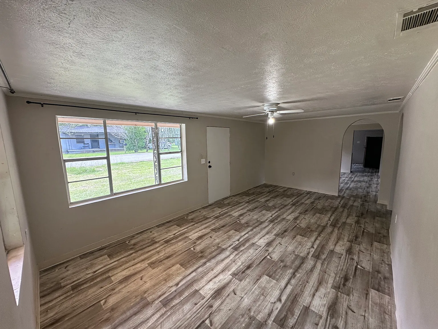 3 bed, 1.5 bath, 1250 sqft, $1,200 — Photo 3
